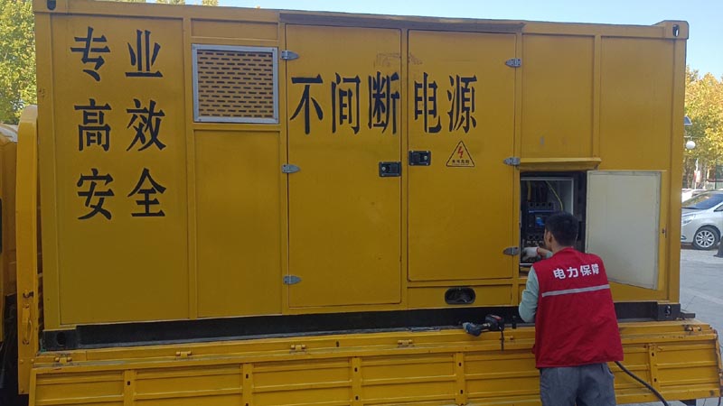 阿拉善右柴油发电机组和UPS电源配合使用时，如何避免切换过程中的电力中断？